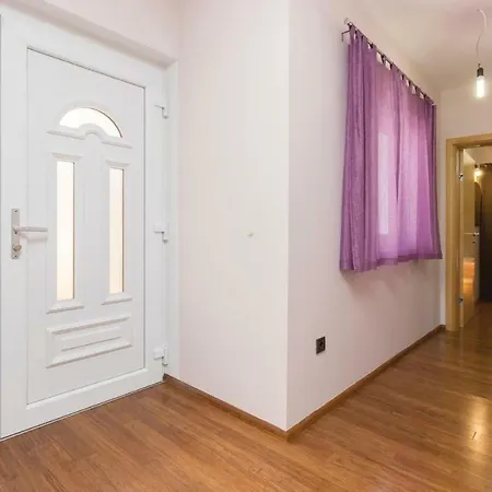 Vakantiehuis Three-bedroom Holiday In *