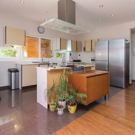 Three-bedroom Holiday In * Preko