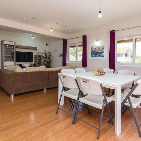 Three-bedroom Holiday In Vakantiehuis Preko