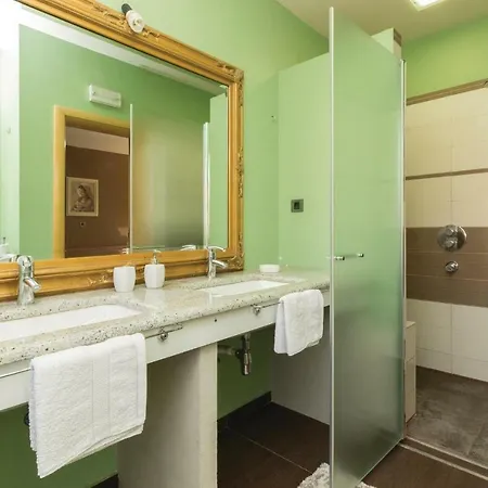 Three-bedroom Holiday In Preko