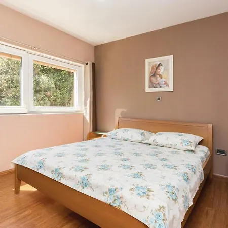 Vakantiehuis Three-bedroom Holiday In Preko