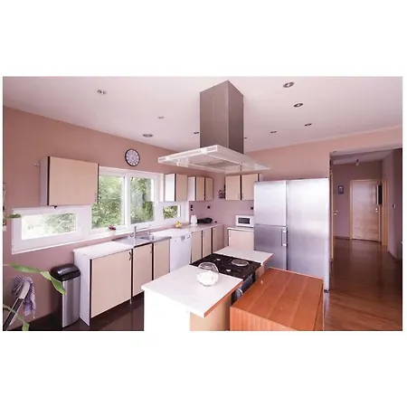 Three-bedroom Holiday In Preko