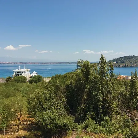 Three-bedroom Holiday In