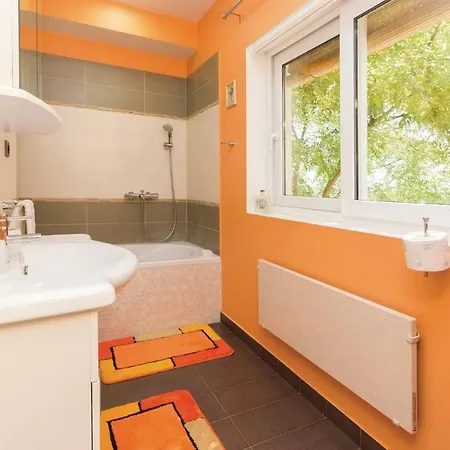 Vakantiehuis Three-bedroom Holiday In